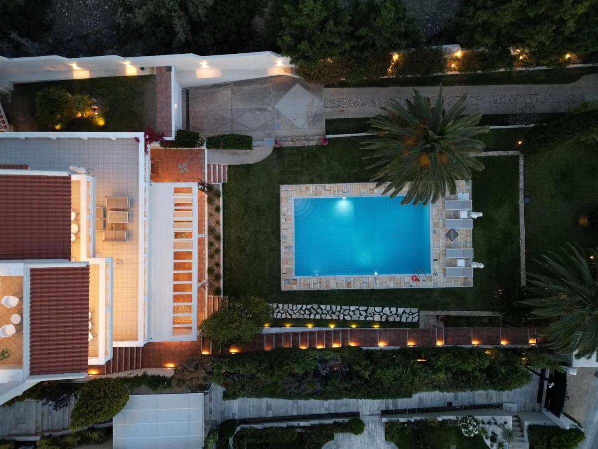 Kamariyo Athens Riviera Villa *